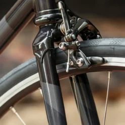 All-city Roue Complète Big Block - Noir/Gris 18 All-city Roue Complète Big Block - Noir/Gris -Cannondale Soldes 20201122 ACT BigBlock StPaul VanityPhotos 568206 029 CropvpPRI64CArdae