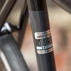 All-city Roue Complète Big Block - Noir/Gris 27 All-city Roue Complète Big Block - Noir/Gris -Cannondale Soldes 20201122 ACT BigBlock StPaul VanityPhotos 568206 033 Crop