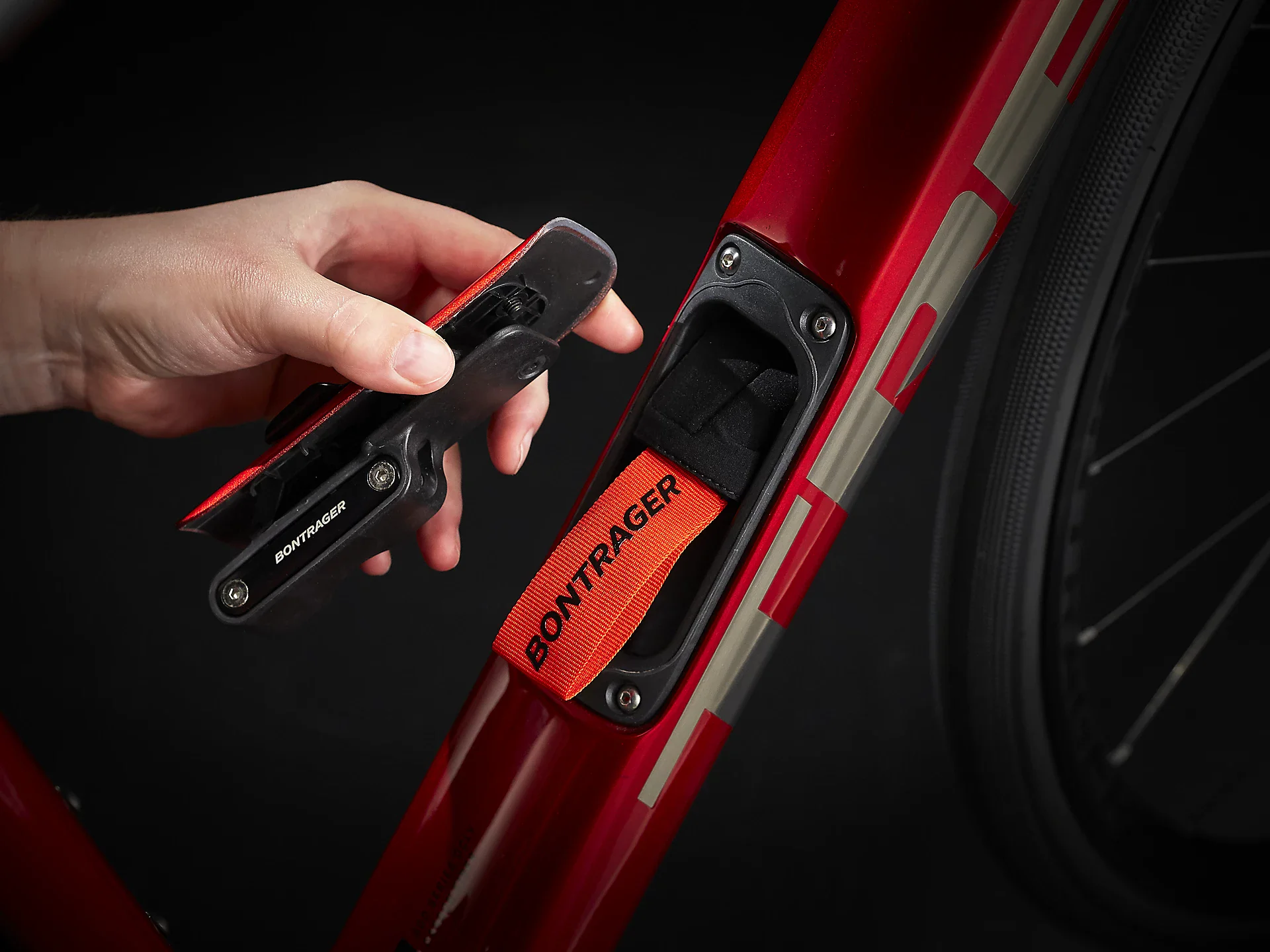 Domane SL 6 ETap Crimson/Trek Black 8 Domane SL 6 ETap Crimson/Trek Black – Image 6