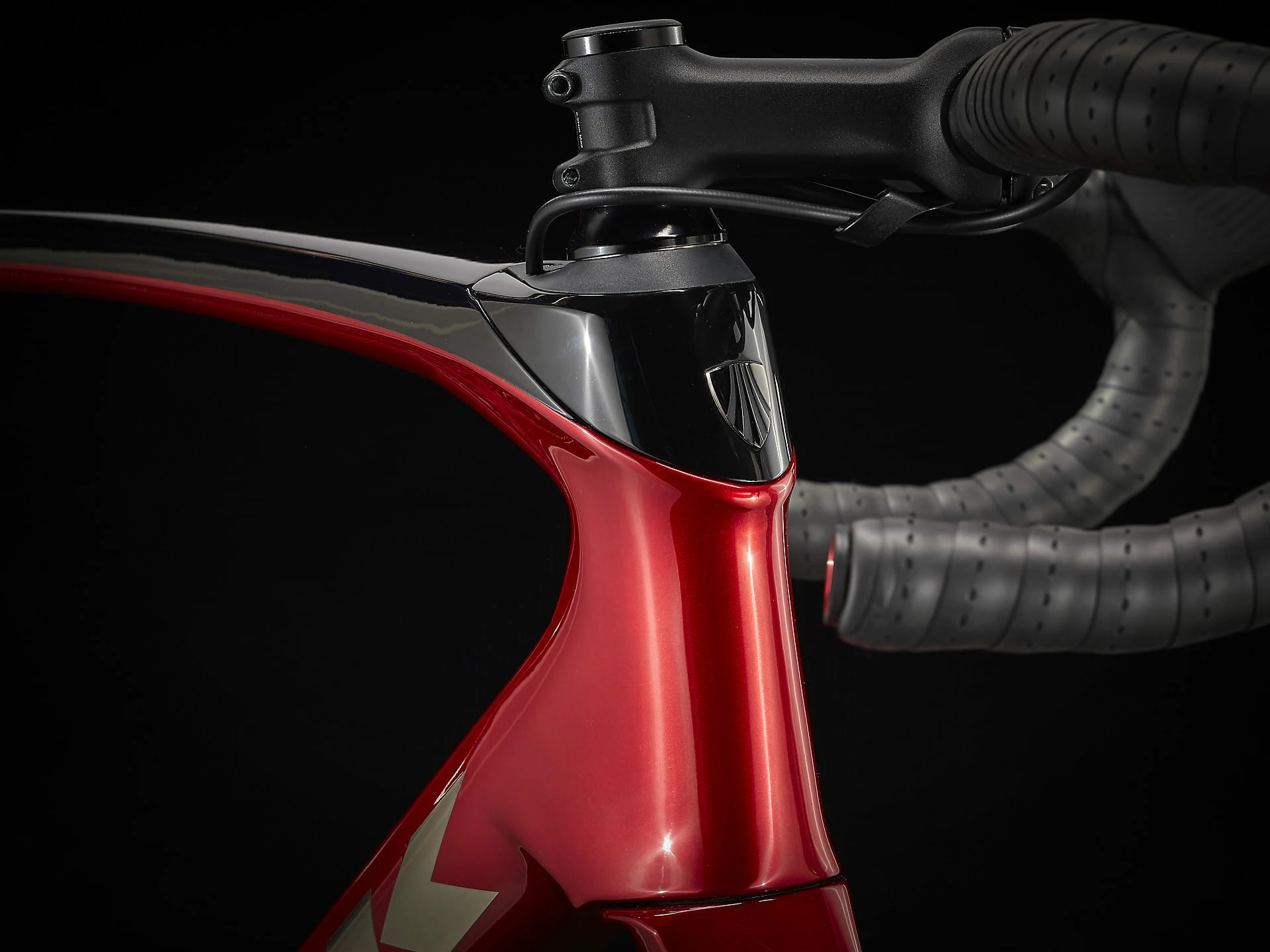 Domane SL 6 ETap Crimson/Trek Black 10 Domane SL 6 ETap Crimson/Trek Black – Image 8