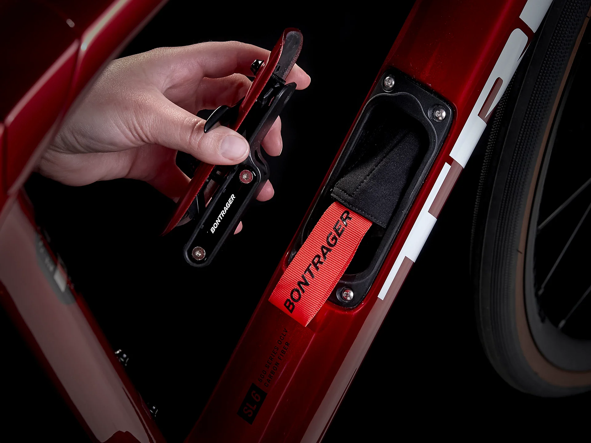 Trek Domane SL 6 ETap Gen 4 Crimson 7 Trek Domane SL 6 ETap Gen 4 Crimson – Image 5