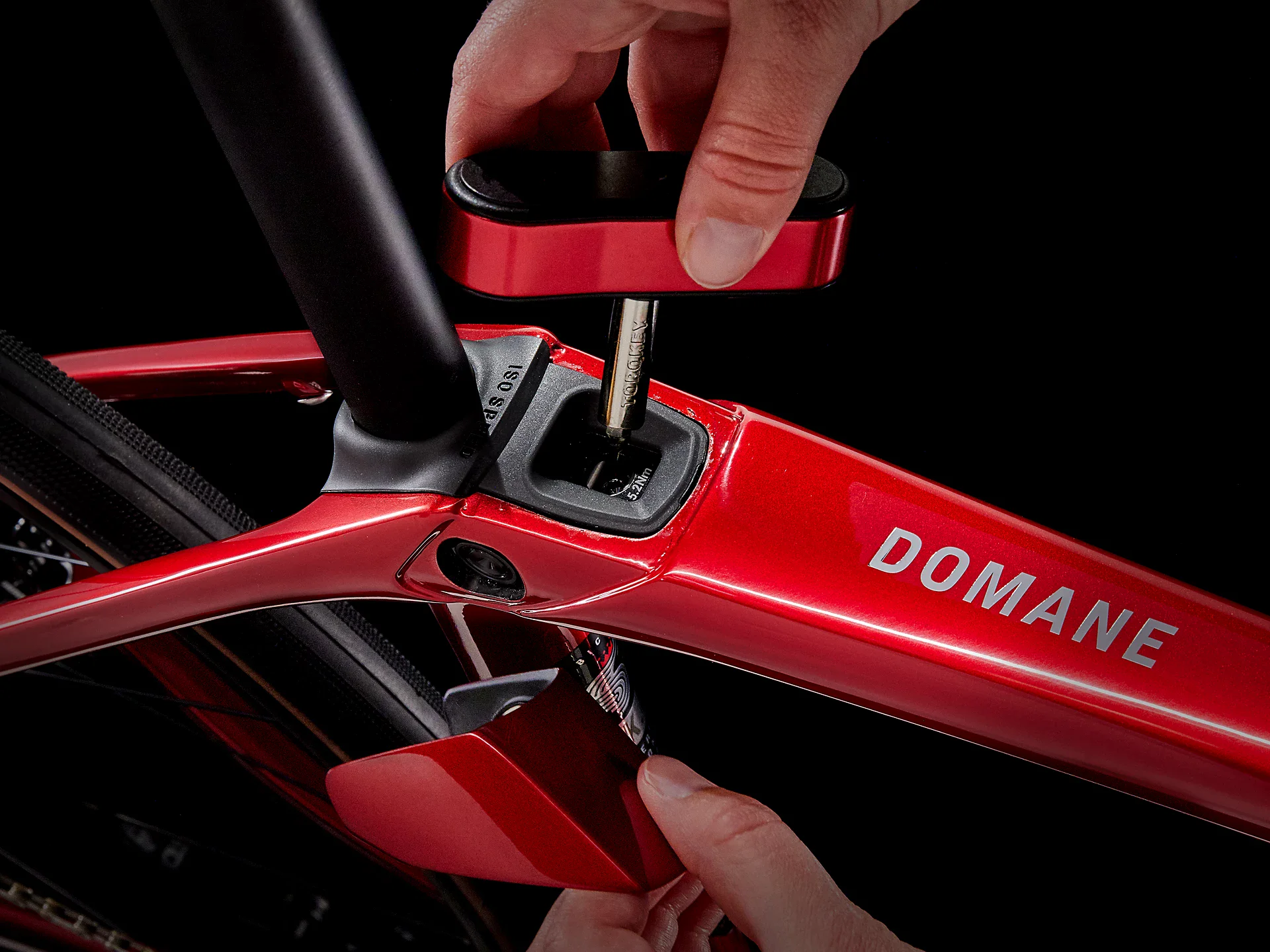 Trek Domane SL 6 ETap Gen 4 Crimson 11 Trek Domane SL 6 ETap Gen 4 Crimson – Image 9
