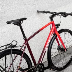 Trek FX 3 Disc Equipped Viper Red To Cobra Blood Fade 16 Trek FX 3 Disc Equipped Viper Red To Cobra Blood Fade -Cannondale Soldes FX3DiscEquipped 22 35107 B Alt1