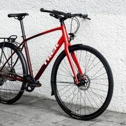 Trek FX 3 Disc Equipped Viper Red To Cobra Blood Fade 15 Trek FX 3 Disc Equipped Viper Red To Cobra Blood Fade -Cannondale Soldes FX3DiscEquipped 22 35107 B Portrait