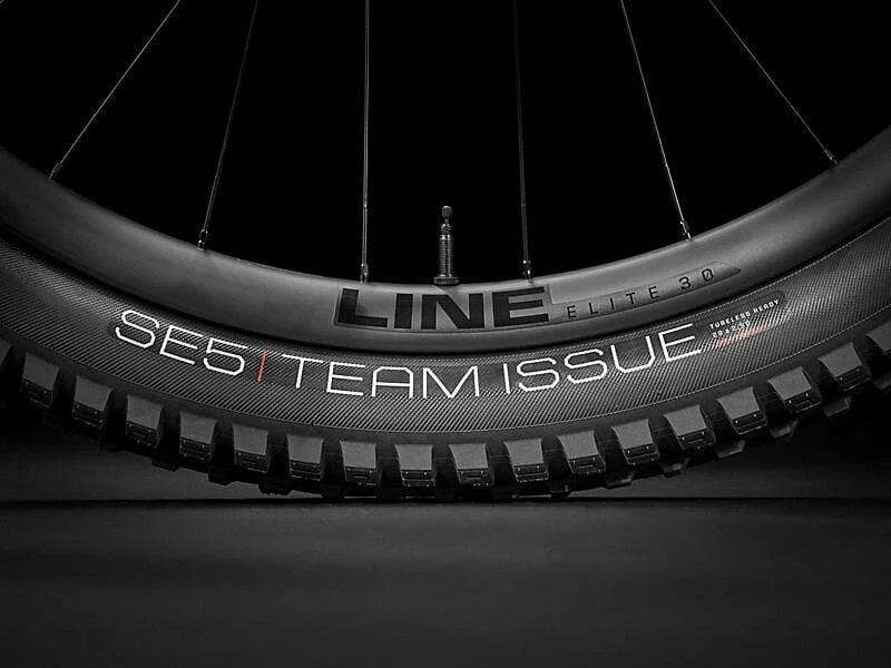 Trek Fuel EX 9.8 GX AXS Gen 6 Mulsanne Blue 12 Trek Fuel EX 9.8 GX AXS Gen 6 Mulsanne Blue – Image 10